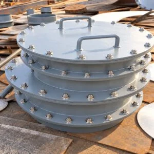 Round bolted manway covers with lifting handles