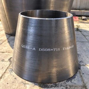 Concentric pipe reducer with a tapered transition between two diameters