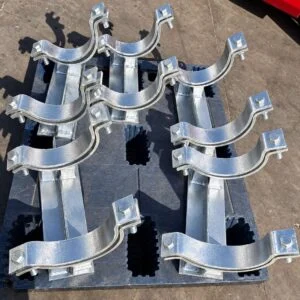 Clamp pipe shoes with split rings mounted on structural bases