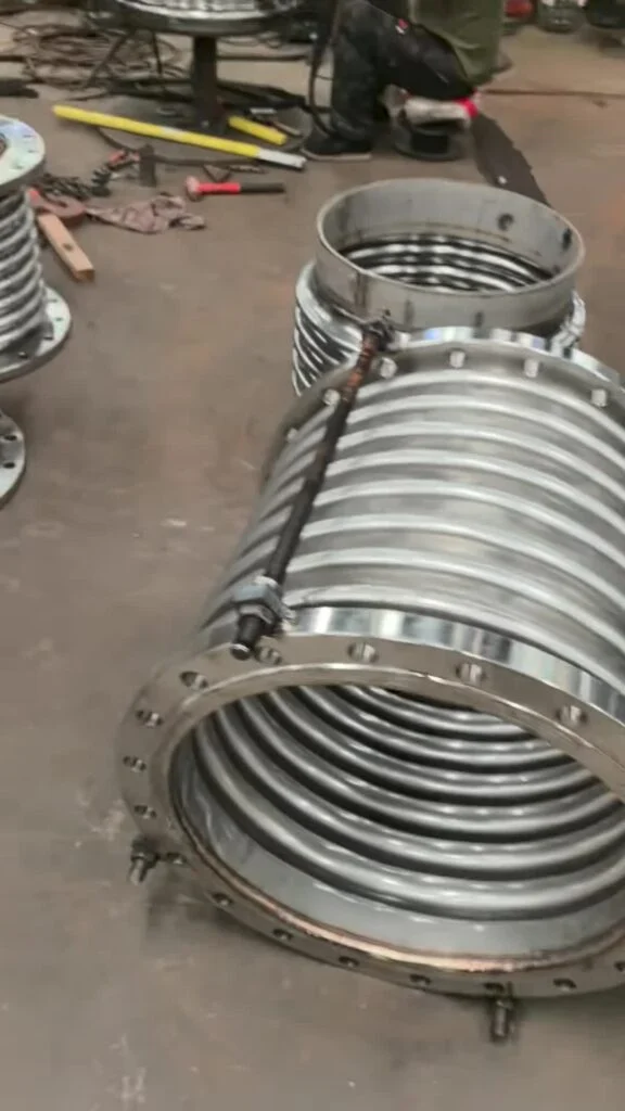 Flanged metal bellows expansion joint with threaded rods, from JINYI workshop video